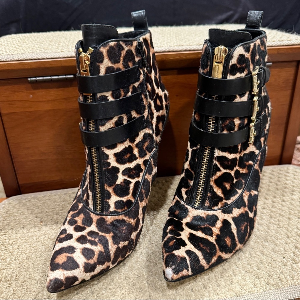 Michael Kors, like new, size 8, leopard ankle booties - Picture 4 of 10